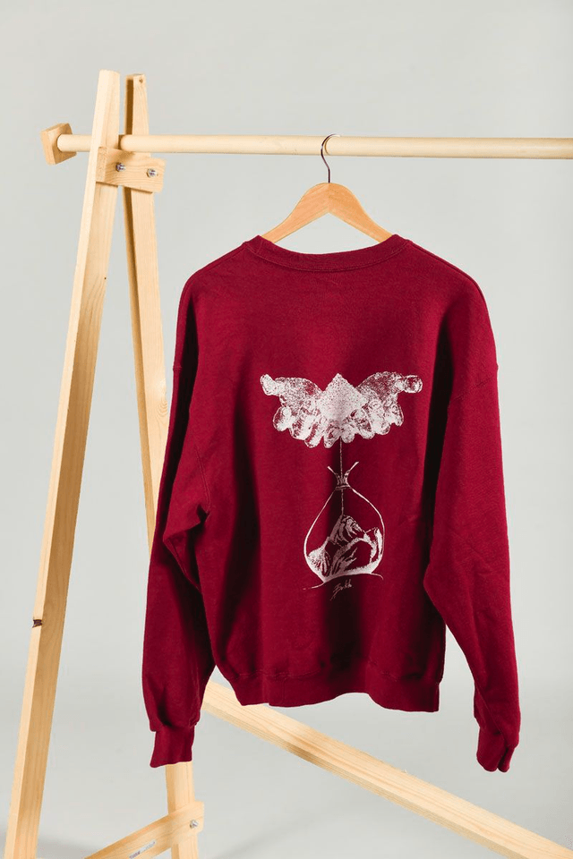Sweat rouge Fruit of the loom seconde main sérigraphié – Œuvre main en sablier