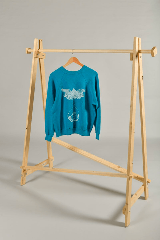 Sweat bleu Tultex seconde main sérigraphié – Œuvre main en sablier