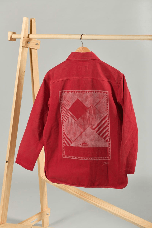 veste rouge de seconde main tamponnée - tampon montagne banc