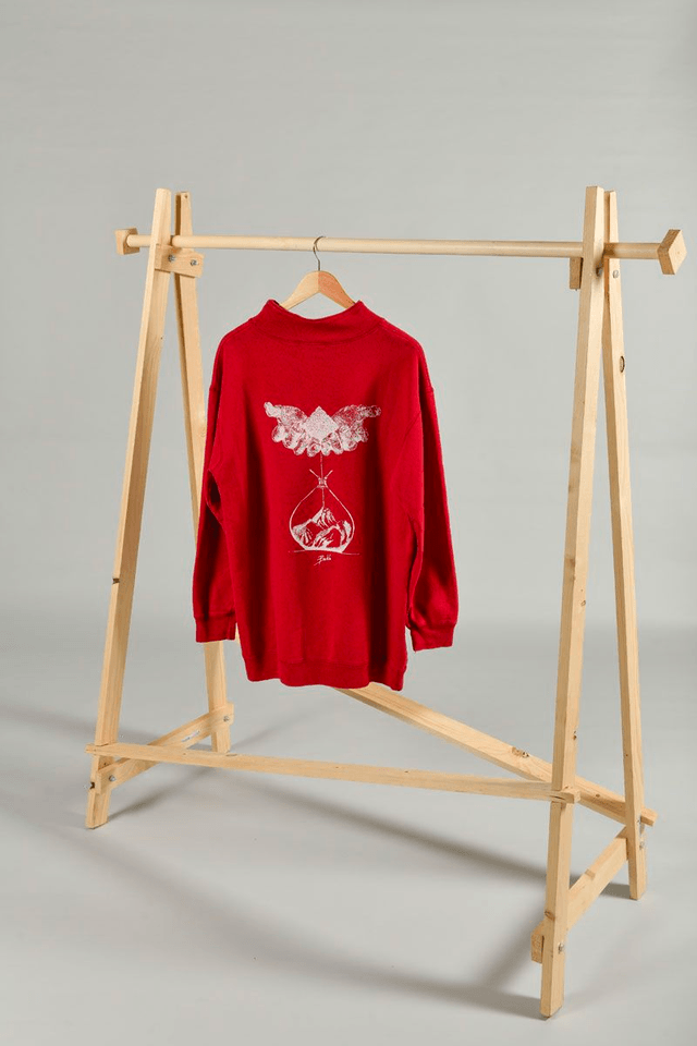 Sweat rouge Cold seconde main sérigraphié – Œuvre main en sablier
