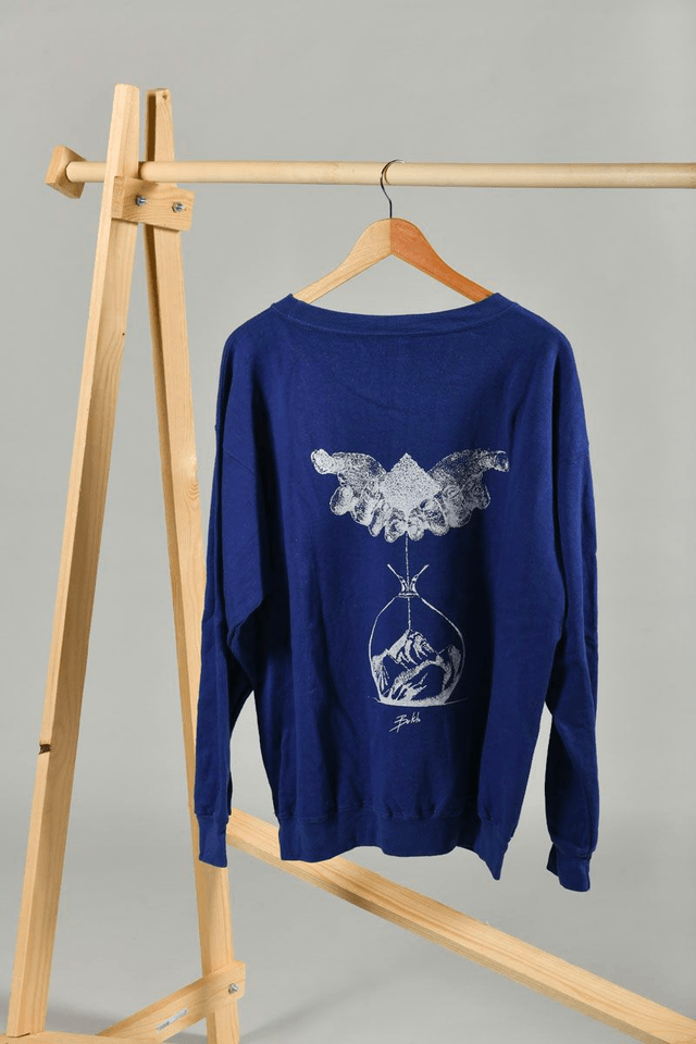 Sweat bleu marine World seconde main sérigraphié – Œuvre main en sablier