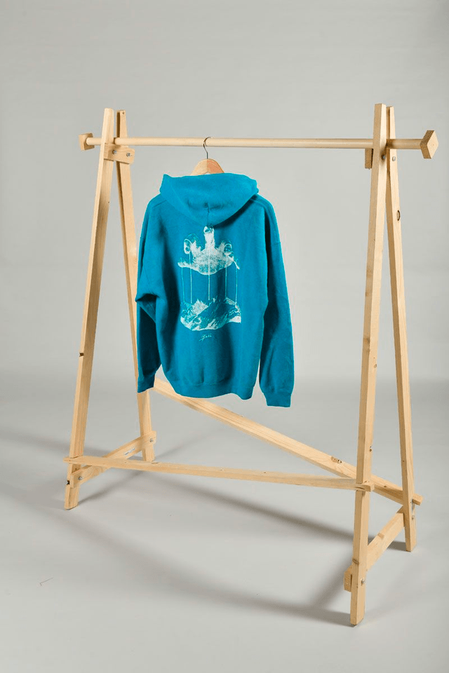 Sweat bleu à capuche Guildan seconde main sérigraphié – Œuvre montagne pantin