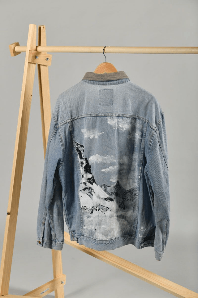veste en jeans Atlas de seconde main peinte à la main - œuvre paysage montagne enneigée Meribel