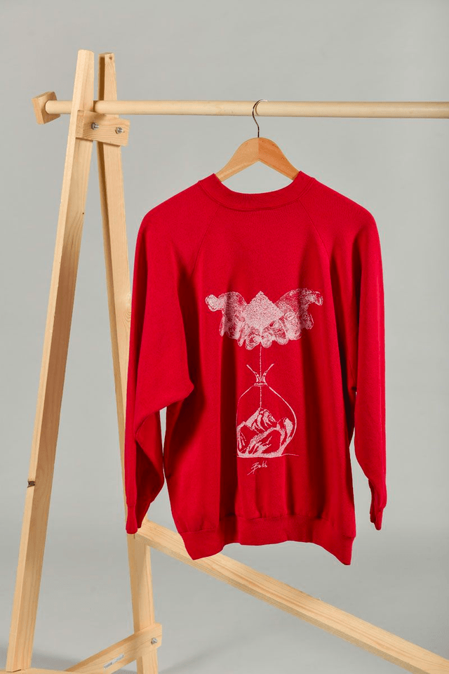 Sweat rouge Fruit of the loom seconde main sérigraphié – Œuvre main en sablier