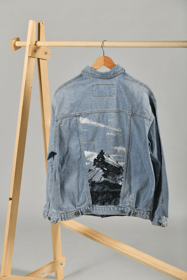 veste en jeans Convit de seconde main peinte à la main - œuvre paysage montagne enneigée Chartreuse