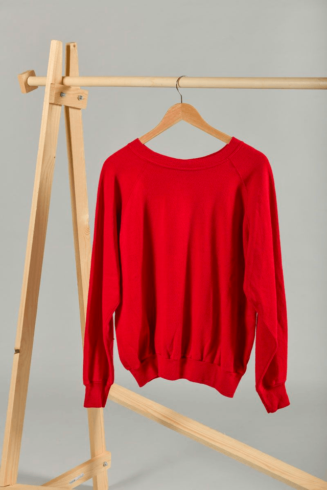 Sweat rouge action seconde main sérigraphié – Œuvre montagne pantin - made in USA