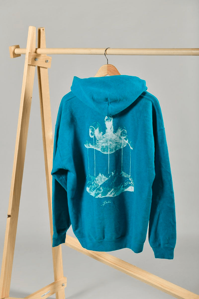 Sweat bleu à capuche Guildan seconde main sérigraphié – Œuvre montagne pantin