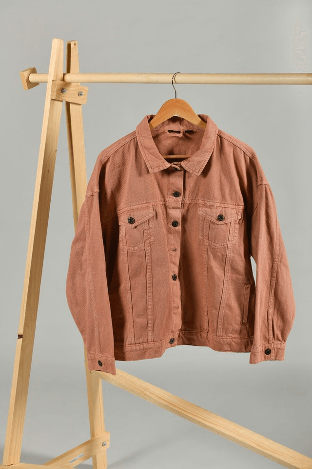 Veste rose de seconde main tamponnée - tampon montagne tente