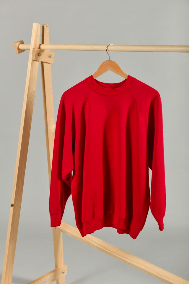 Sweat rouge Fruit of the loom seconde main sérigraphié – Œuvre main en sablier