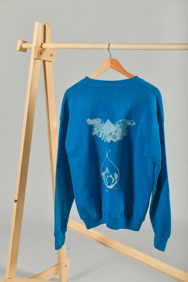 Sweat bleu LEE seconde main sérigraphié – Œuvre main en sablier