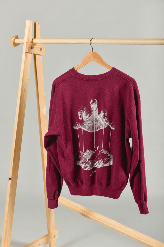 Sweat bordeaux Fruit of the loom seconde main sérigraphié – Œuvre montagne pantin