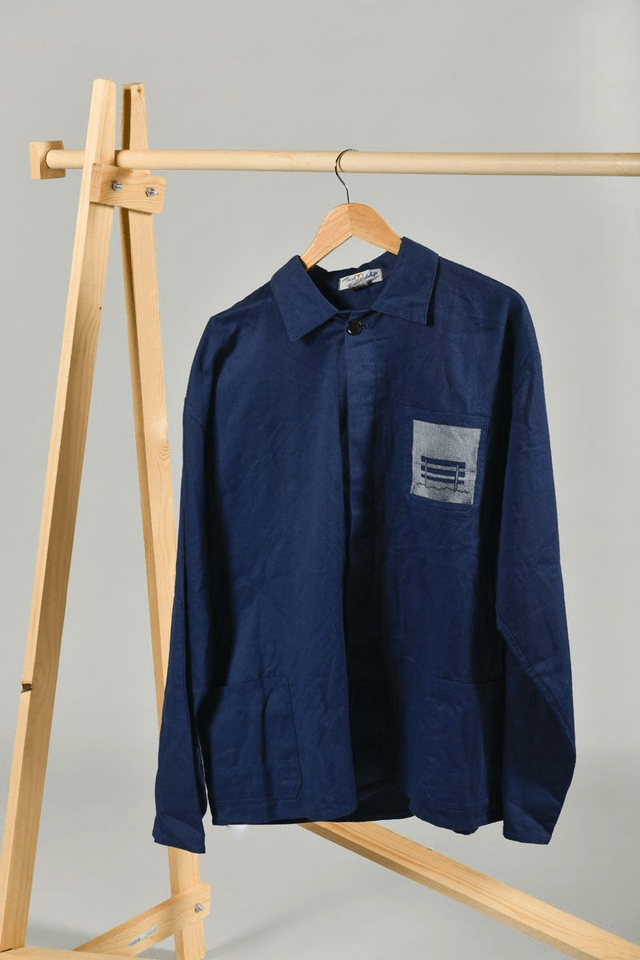 chemise bleu de travail de seconde main tamponnée - tampon montagne banc