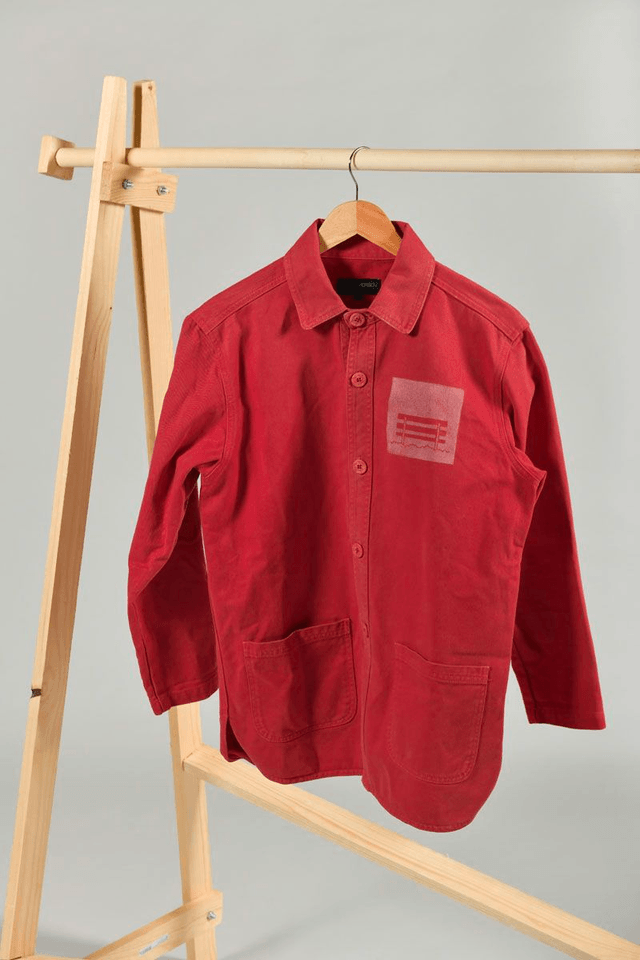 veste rouge de seconde main tamponnée - tampon montagne banc