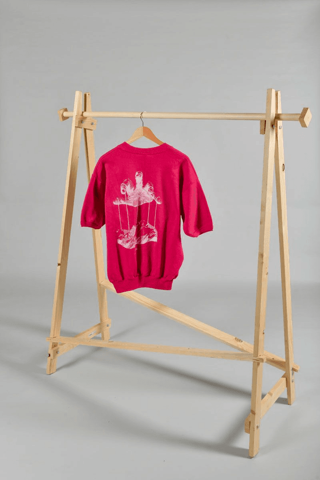 Sweat rose manche courte seconde main sérigraphié – Œuvre montagne pantin