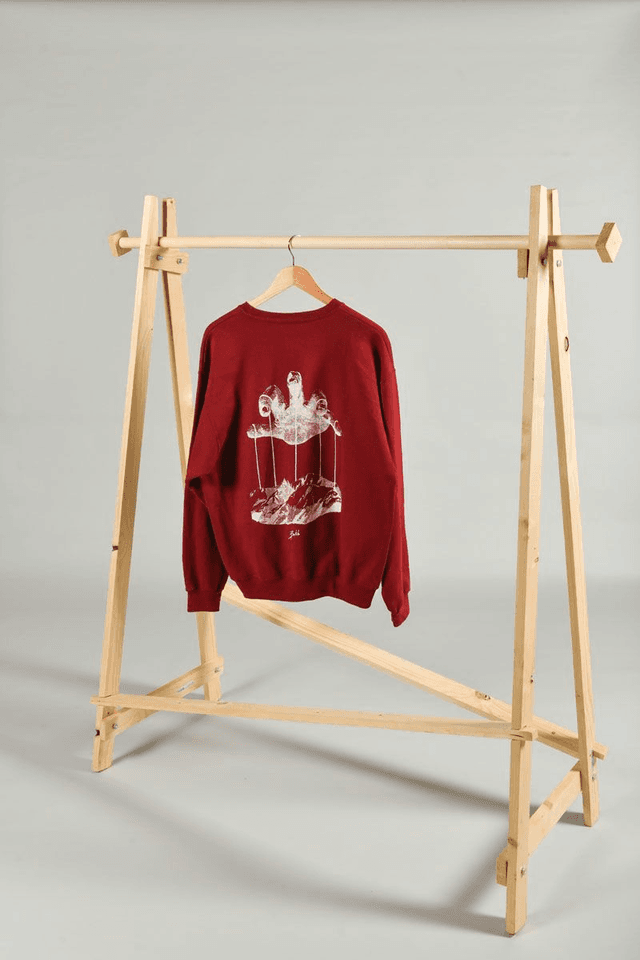 Sweat rouge Fruit of the loom seconde main sérigraphié – Œuvre montagne pantin