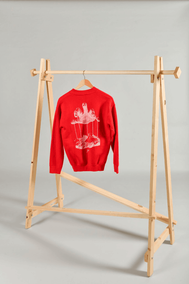 Sweat rouge seconde main sérigraphié – Œuvre montagne pantin